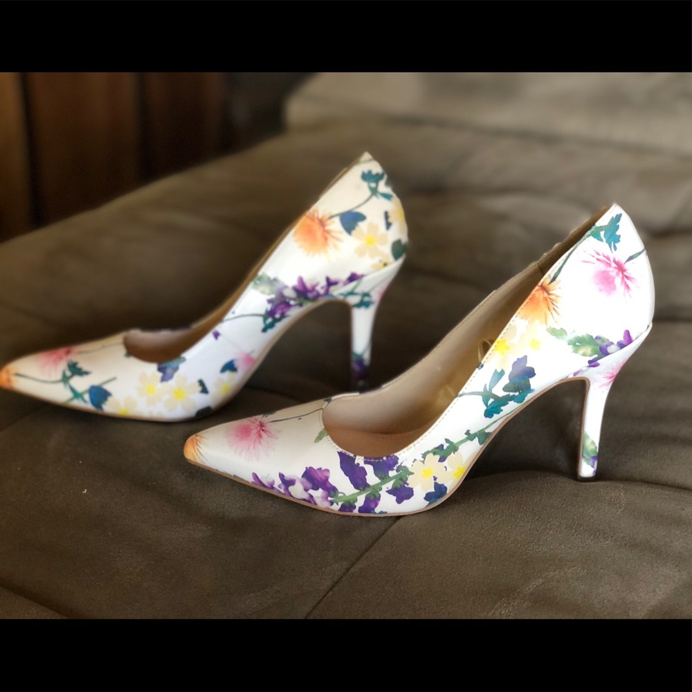 Nine West floral heels 👠